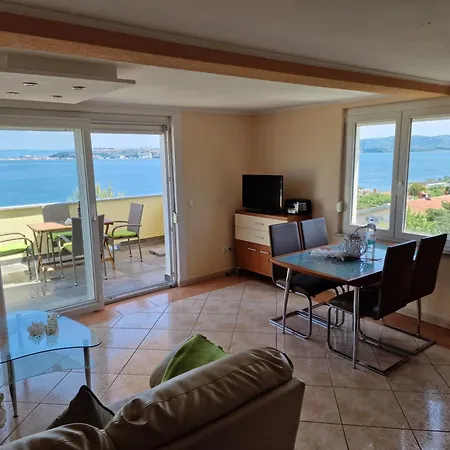 Del Golfo Apartment *