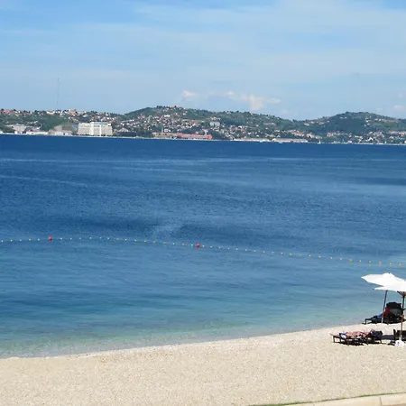 Del Golfo Apartment *